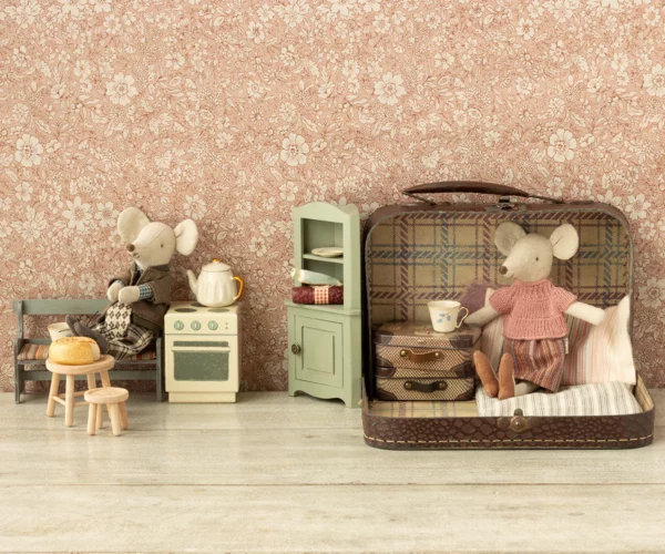Kleidung im Koffer für Mama / Oma Maus – Bild 3