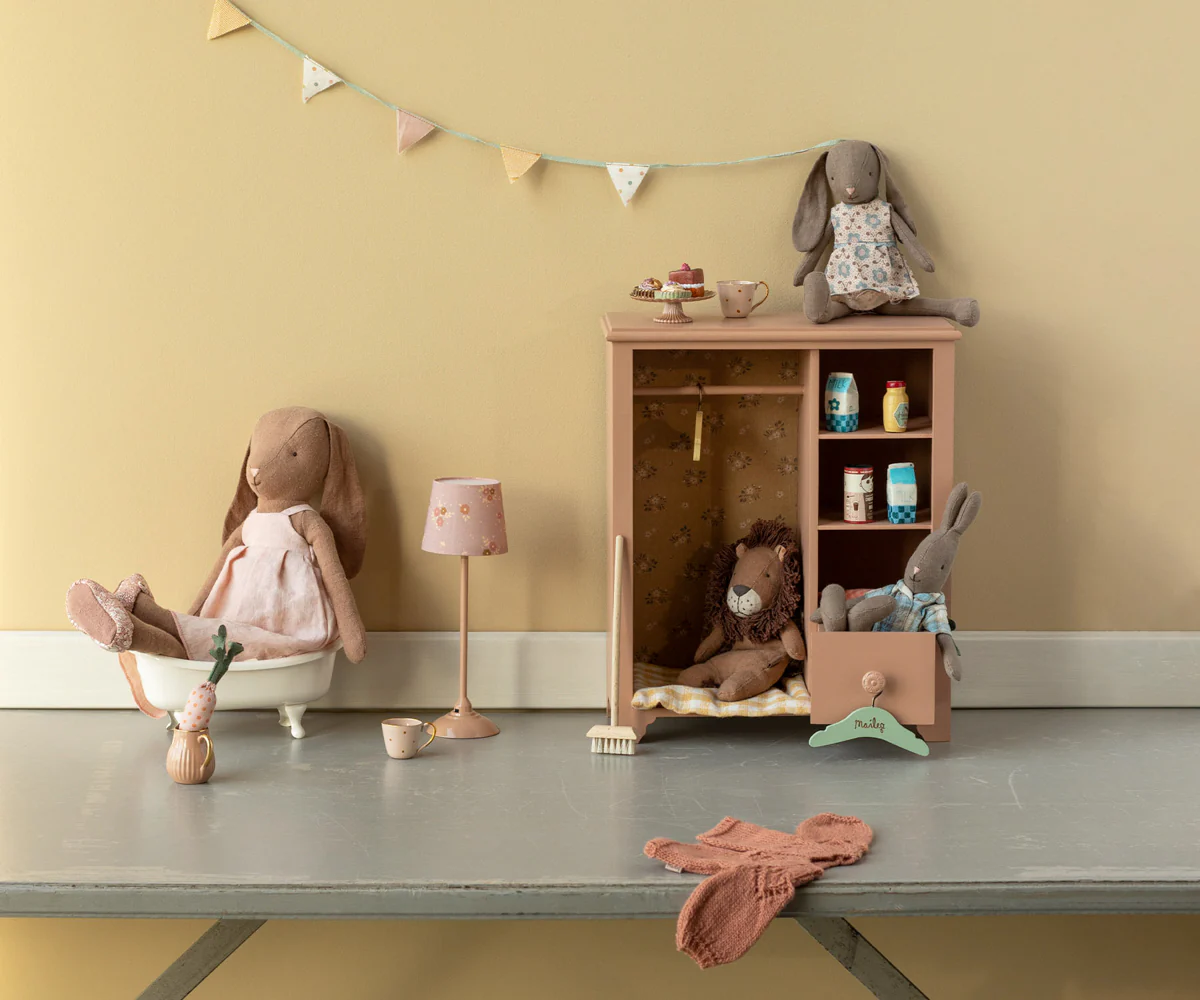 Stehlampe groß, dunkles Puder